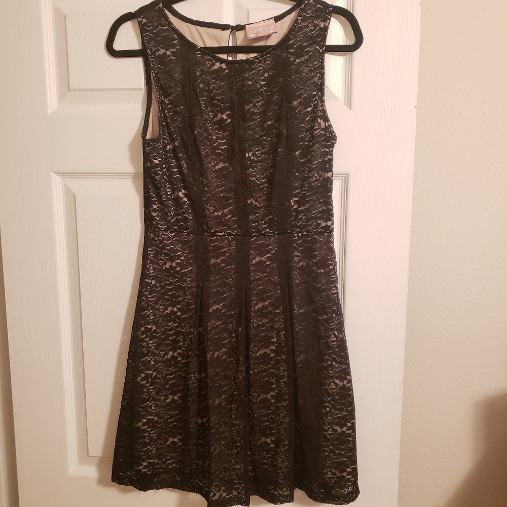 Black and nude lace dress - Small